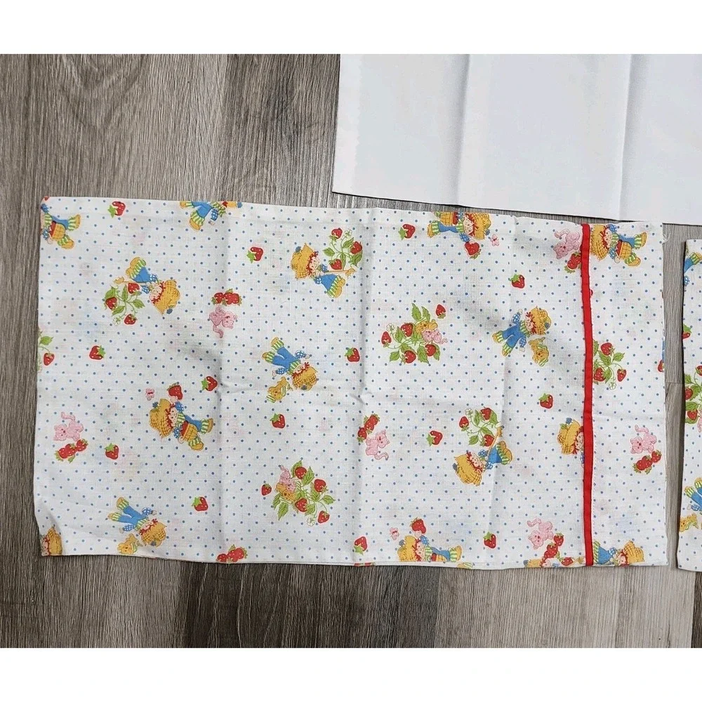 Strawberry Shortcake Huckleberry Pie Pupcake & Custard Curtains‎ & Pillowcases